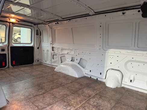 Used 2014 Ford E-150 and Econoline 150 Extended RWD image 17