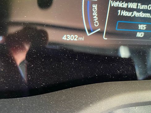 Used 2025 Toyota Camry SE w/ Multimedia Upgrade Package image 5