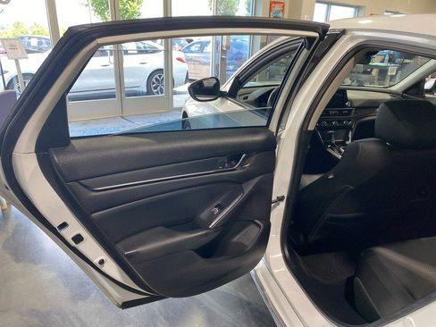 Used 2019 Honda Accord EX image 19
