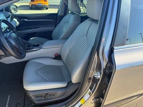 Used 2022 Toyota Camry SE w/ Carpet Mat Package (TMS) FWD image 31