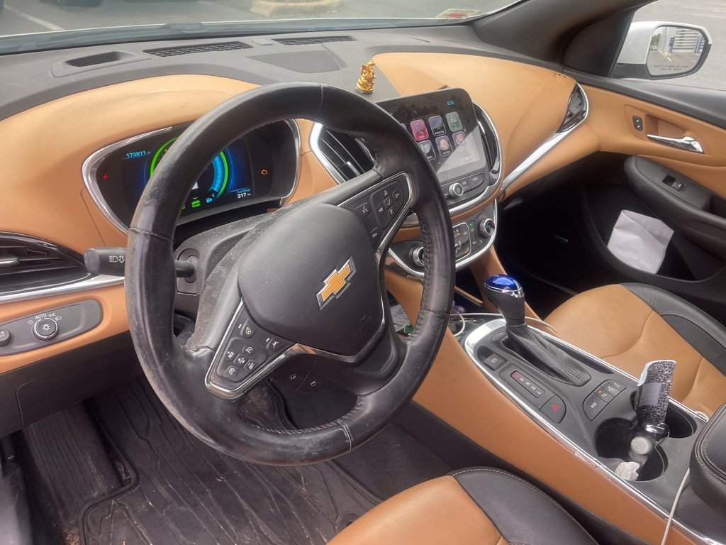 Used 2017 Chevrolet Volt Premier w/ Driver Confidence II Package FWD image 4