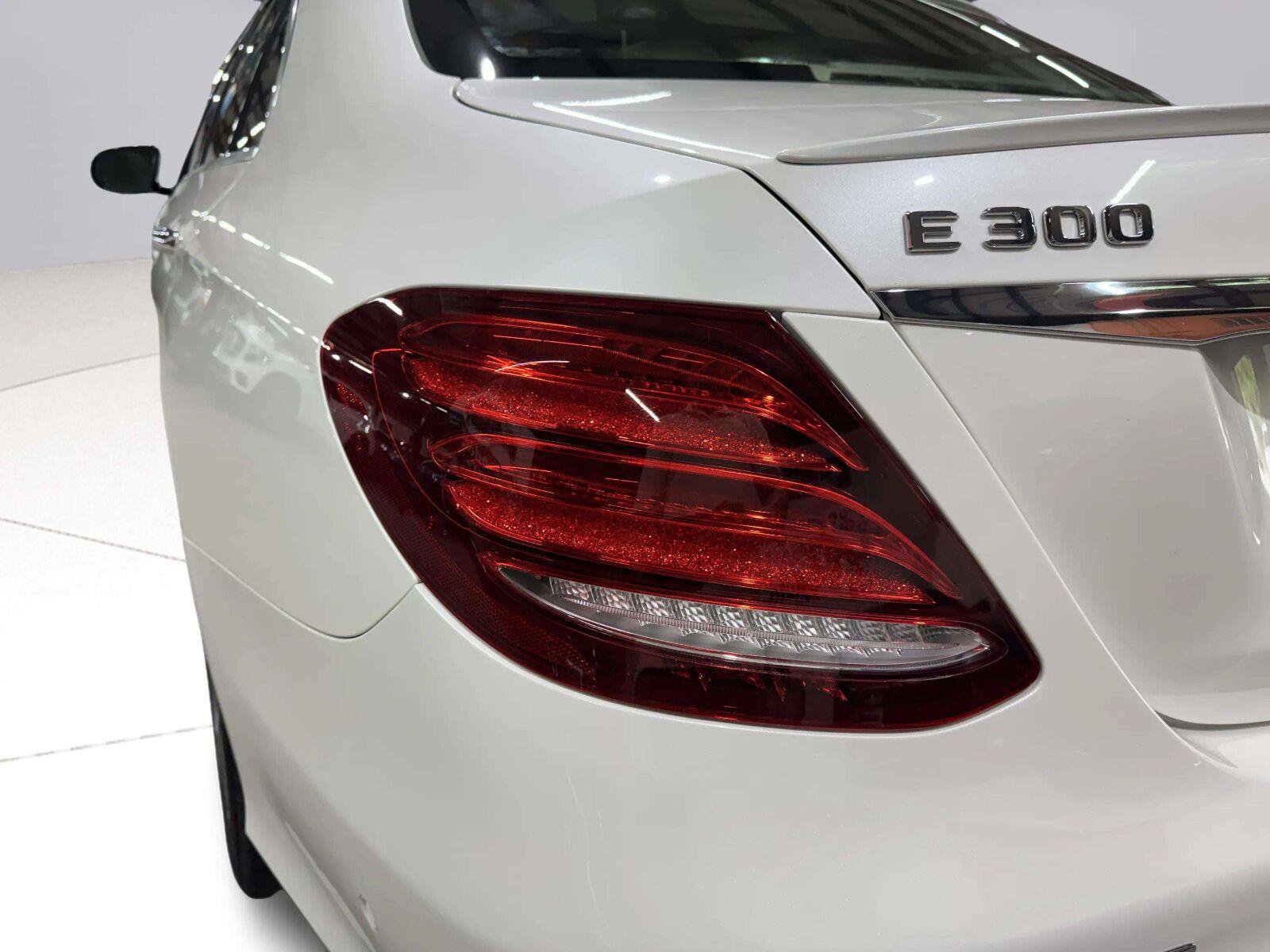 Used 2017 Mercedes-Benz E 300 image 10