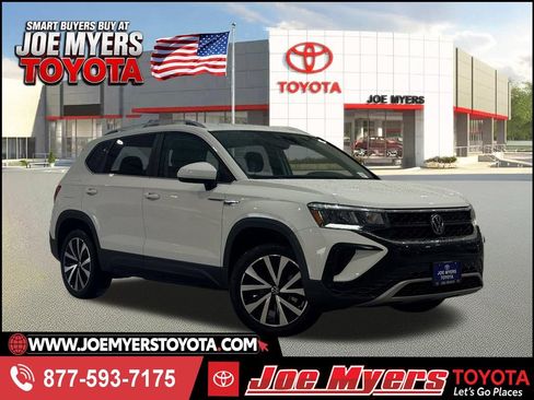 Used 2024 Volkswagen Taos SE FWD image 1