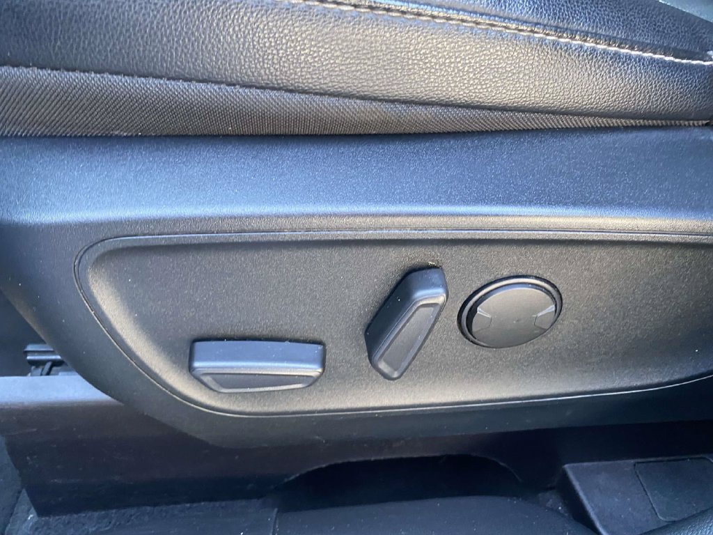 Used 2020 Ford Escape Titanium AWD/4WD image 16