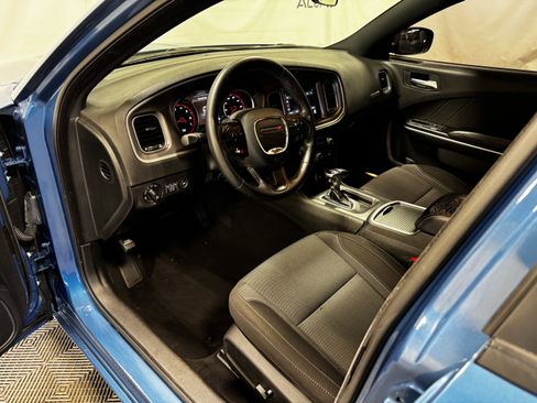 Used 2022 Dodge Charger SXT w/ Driver Convenience Group image 10