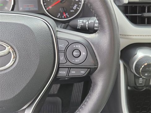 Used 2022 Toyota RAV4 XLE w/ Convenience Package image 20