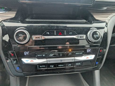 Used 2021 Ford Explorer Limited w/ Equipment Group 301A AWD/4WD image 24