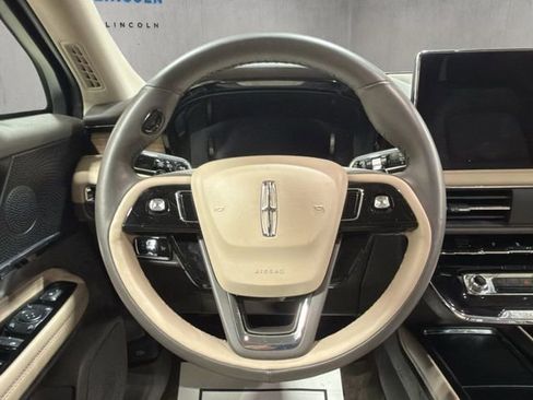 Used 2023 Lincoln Corsair Reserve image 13