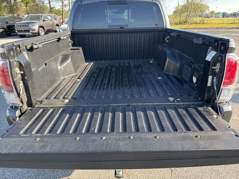 Used 2020 Toyota Tacoma TRD Off-Road w/ Technology Package image 13
