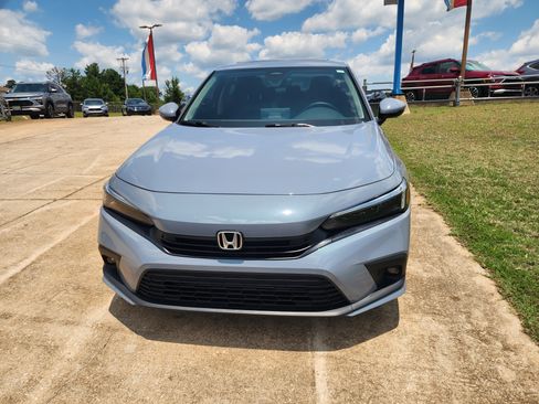 Used 2022 Honda Civic Touring image 2