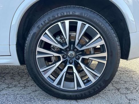 Used 2021 Volvo XC90 T6 Momentum image 11