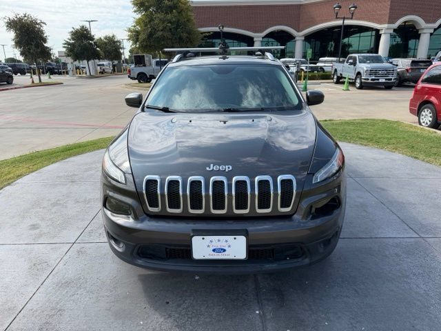 Used 2017 Jeep Cherokee Latitude w/ True North Edition AWD/4WD image 2