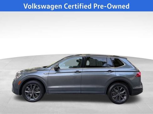Certified 2022 Volkswagen Tiguan SE w/ Panoramic Sunroof Package image 2