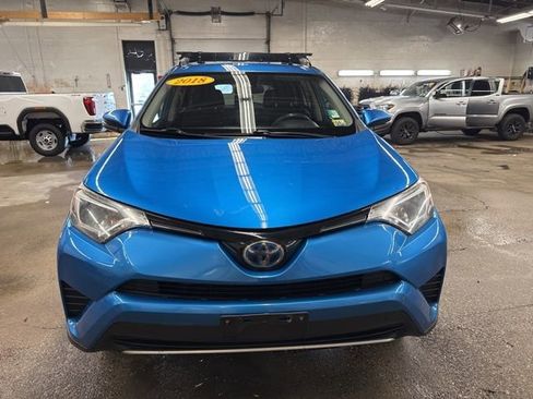 Used 2018 Toyota RAV4 LE AWD/4WD image 2