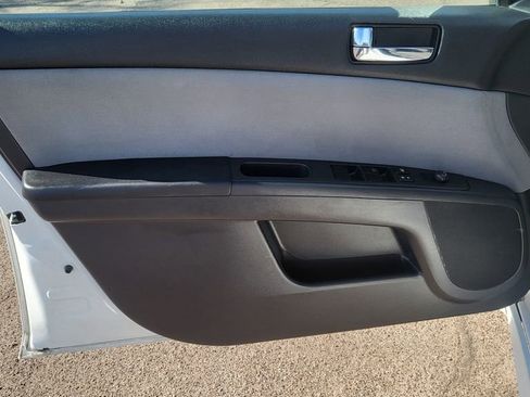 Used 2012 Nissan Sentra 2.0 SR w/ Special Edition Pkg FWD image 23