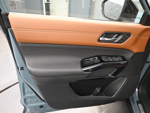 New 2026 Nissan Pathfinder Platinum AWD/4WD image 12