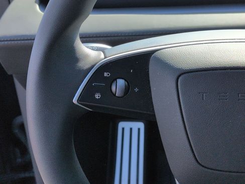 Used 2026 Tesla Model Y AWD image 19