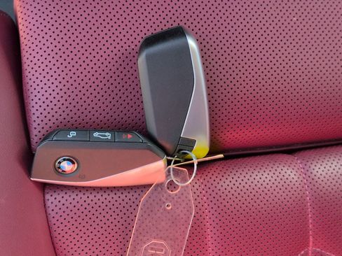 Used 2025 BMW i5 eDrive40i w/ Premium Package image 33