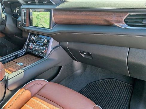 Used 2024 GMC Yukon Denali Ultimate AWD/4WD image 27