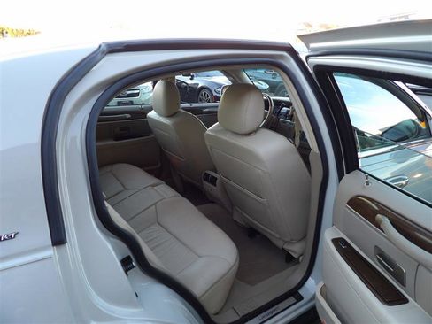 Used 2007 Lincoln Town Car Designer Series image 20