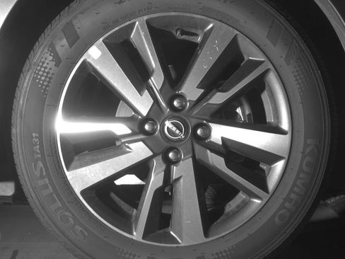 Used 2025 Nissan Versa SV FWD image 13