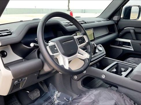 Used 2024 Land Rover Defender 110 S image 16