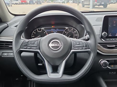 Used 2025 Nissan Altima 2.5 SV FWD image 19