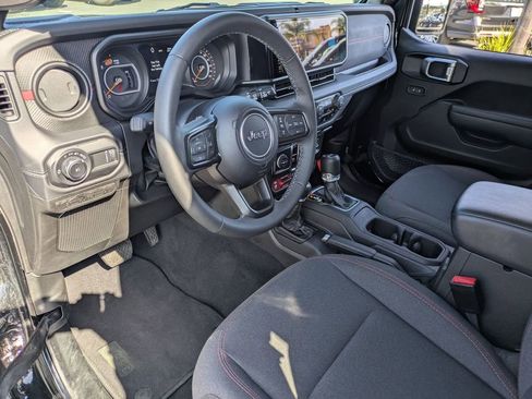 Used 2025 Jeep Wrangler Unlimited Rubicon image 17