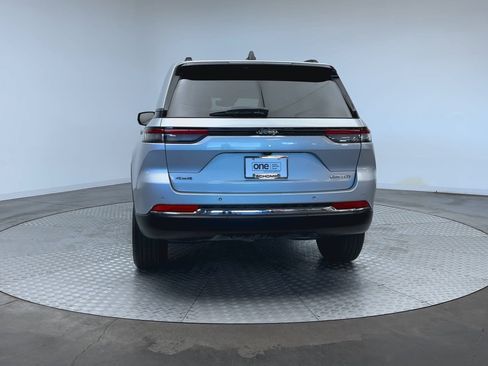 Used 2023 Jeep Grand Cherokee Limited AWD/4WD image 7