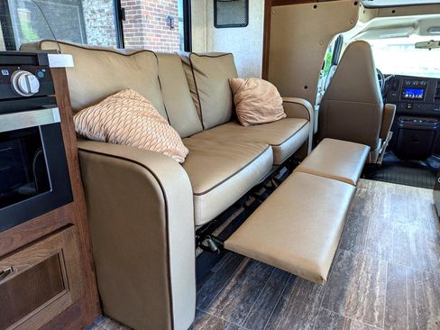 Used 2019 Chevrolet Express 4500 w/ RV Package image 38