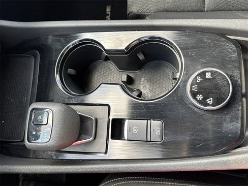 Used 2024 Nissan Rogue SV image 30