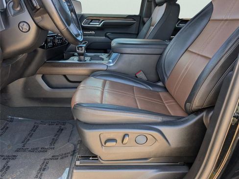 Used 2025 Chevrolet Silverado 1500 High Country w/ Technology Package image 14