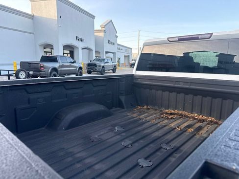 Used 2022 Chevrolet Silverado 2500 Custom w/ Custom Convenience Package AWD/4WD image 7