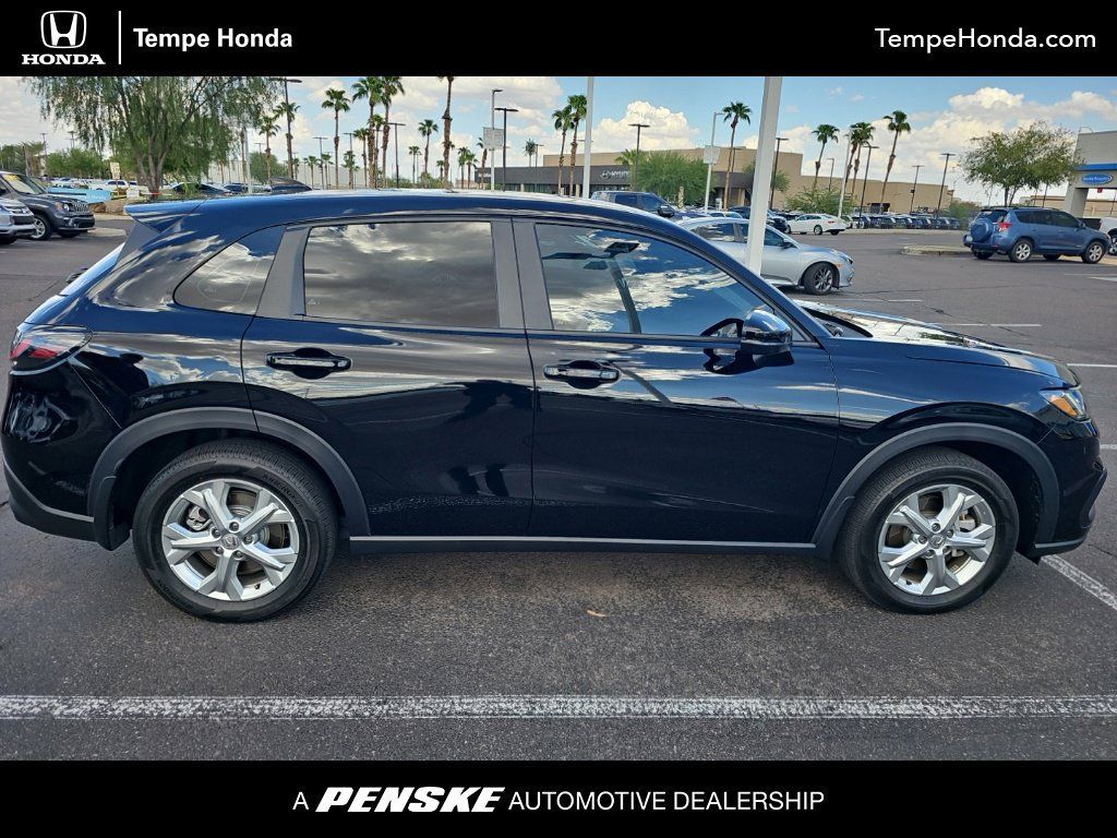 Used 2024 Honda HR-V LX image 1