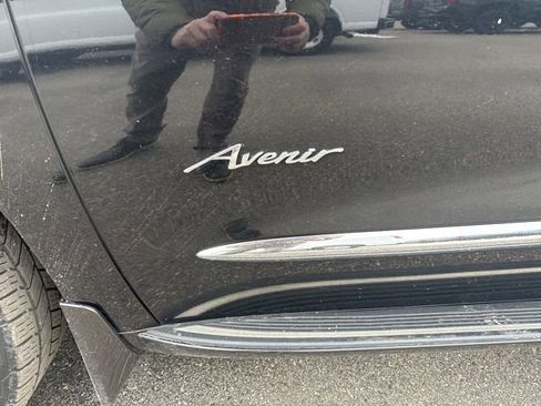 Used 2019 Buick Enclave Avenir image 3