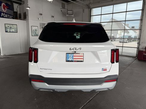 Used 2025 Kia Sorento LX image 17