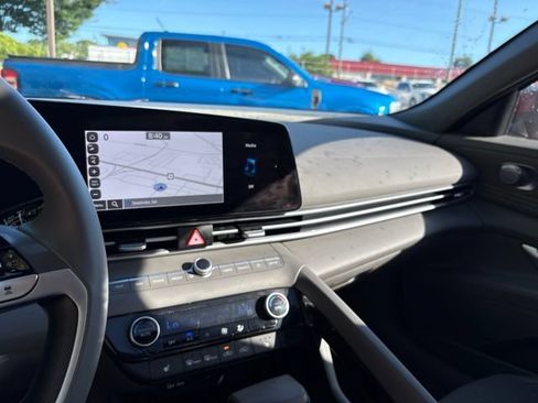 Used 2024 Hyundai Elantra SEL w/ Convenience Package FWD image 11