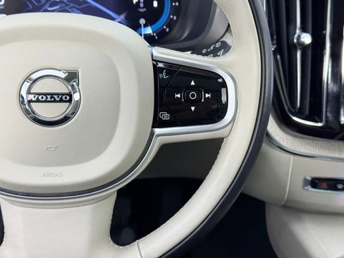 Used 2023 Volvo XC60 B5 Ultimate w/ Protection Package Premier image 23
