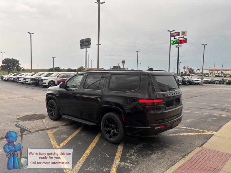 Used 2024 Jeep Wagoneer Series II AWD/4WD image 3