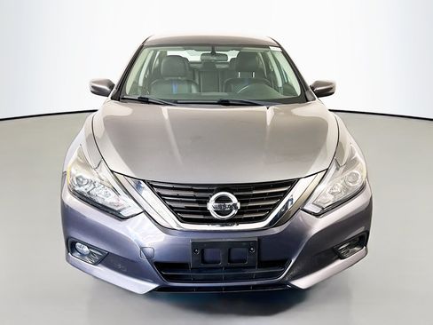 Used 2018 Nissan Altima 2.5 SR w/ SR Special Edition FWD image 2