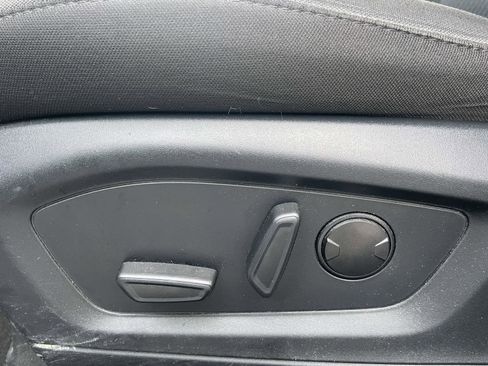 Used 2022 Ford Explorer XLT image 16