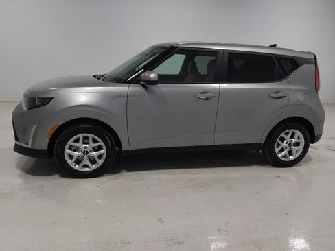 Used 2025 Kia Soul S image 2