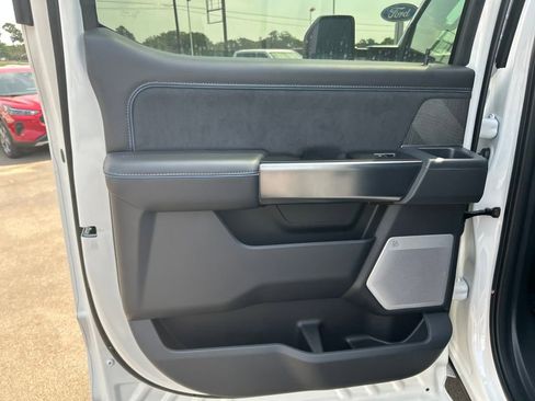 New 2025 Ford F250 Platinum w/ FX4 Off-Road Package image 28