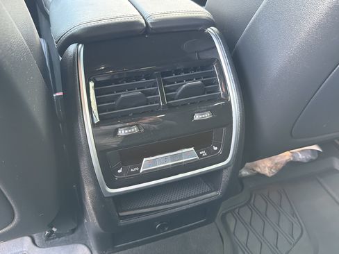Used 2022 BMW X6 xDrive40i w/ Executive Package AWD/4WD image 18