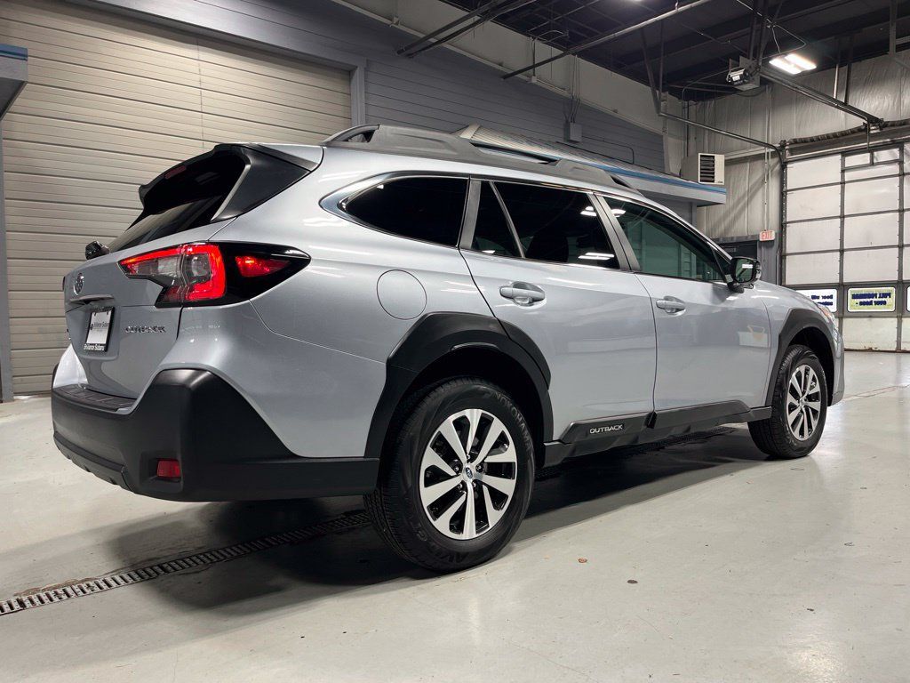 Certified 2025 Subaru Outback Premium w/ Popular Package #1A AWD/4WD image 9