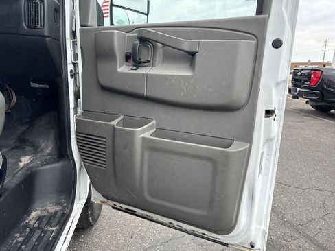 Used 2016 Chevrolet Express 3500 image 23