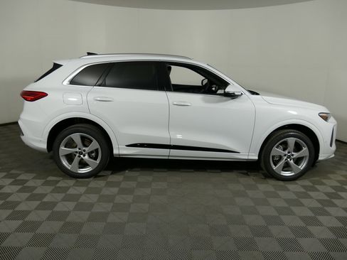 New 2025 Audi Q5 Premium Plus image 2