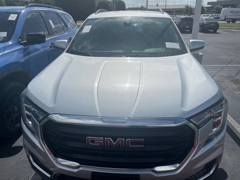 Used 2022 GMC Terrain SLE w/ Driver Convenience Package FWD image 2