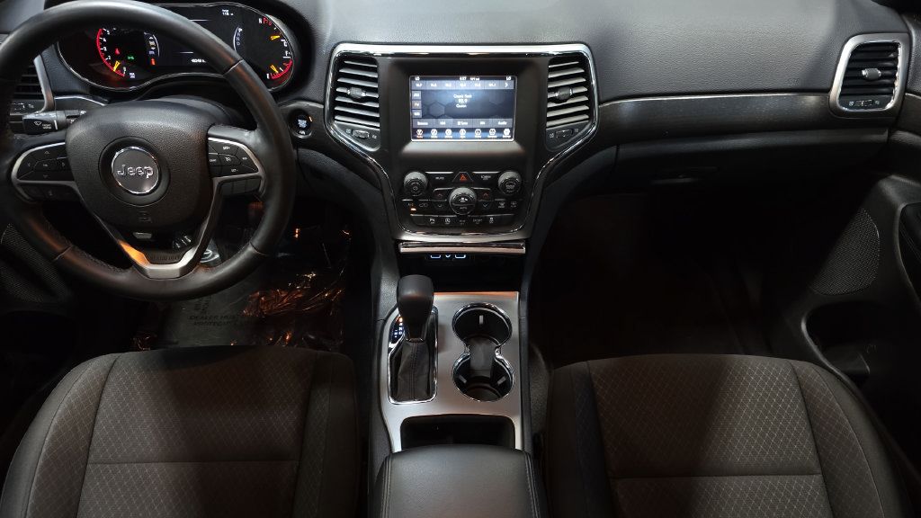 Used 2018 Jeep Grand Cherokee Laredo AWD/4WD image 23