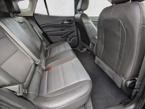 Used 2025 Chevrolet Trax LT FWD image 18